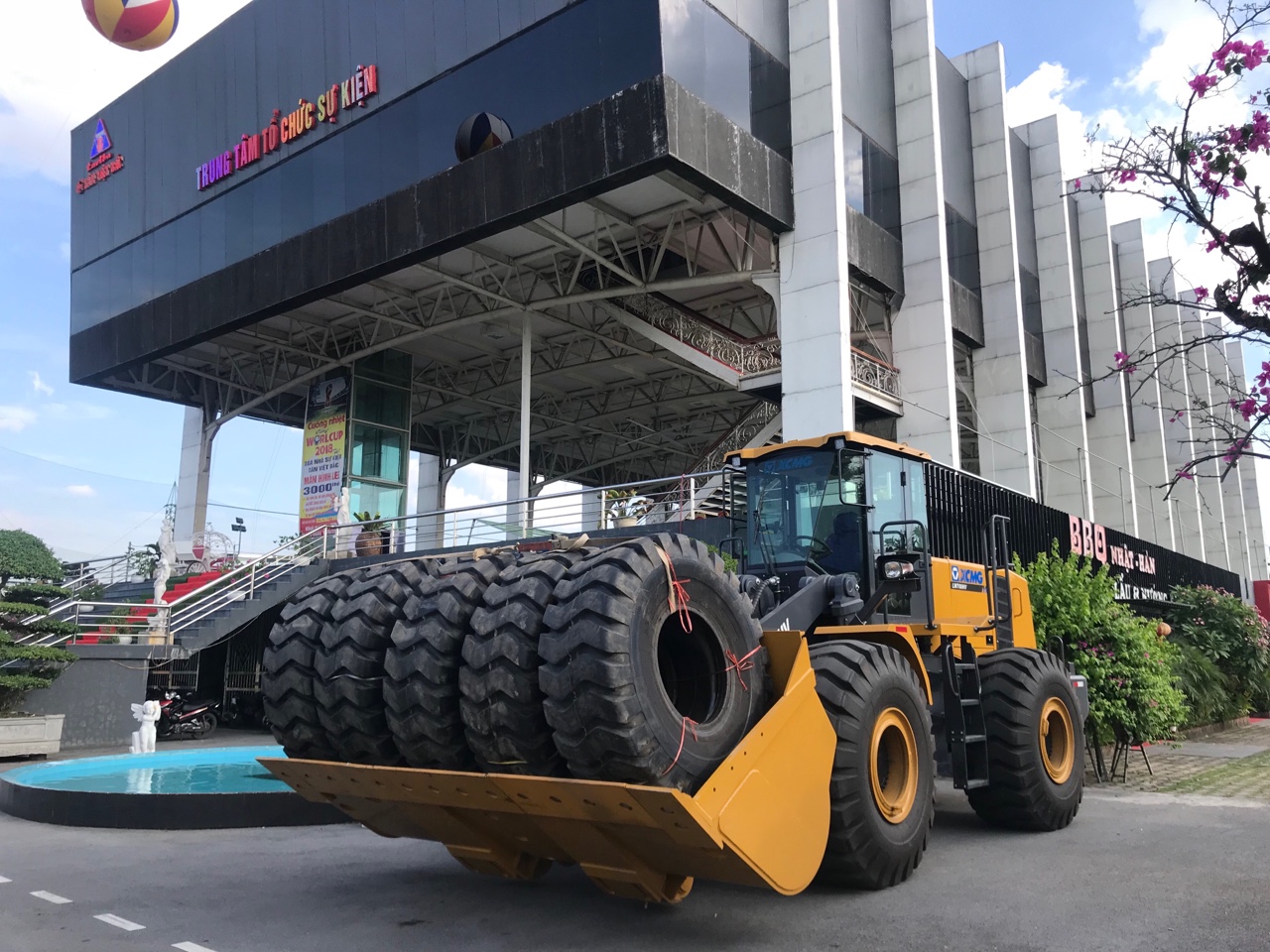 Máy Xúc lật XCMG LW600FV gầu 4.5m3