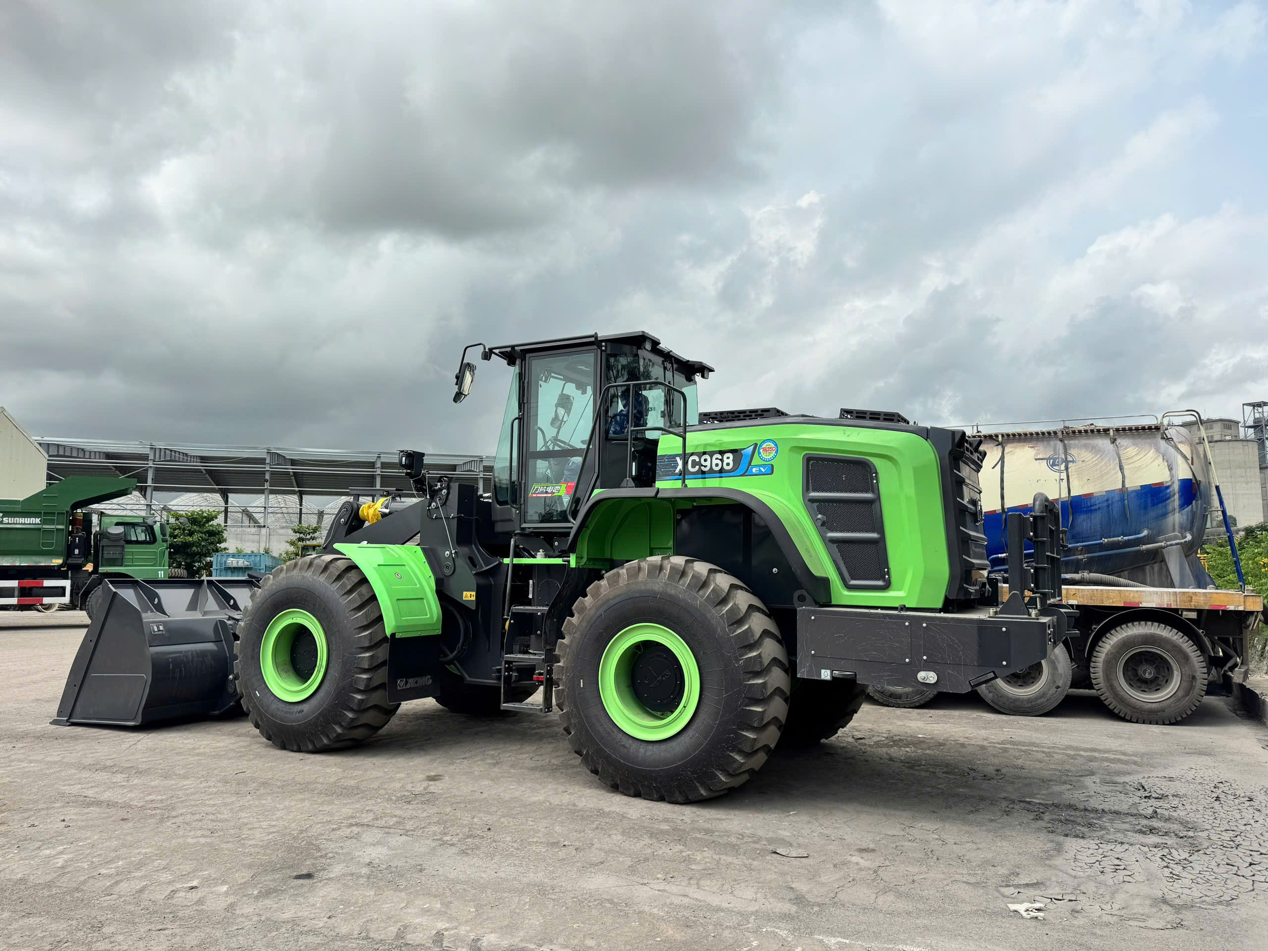 Top 5 hãng máy xúc lật nên mua cho các công trình hiện nay