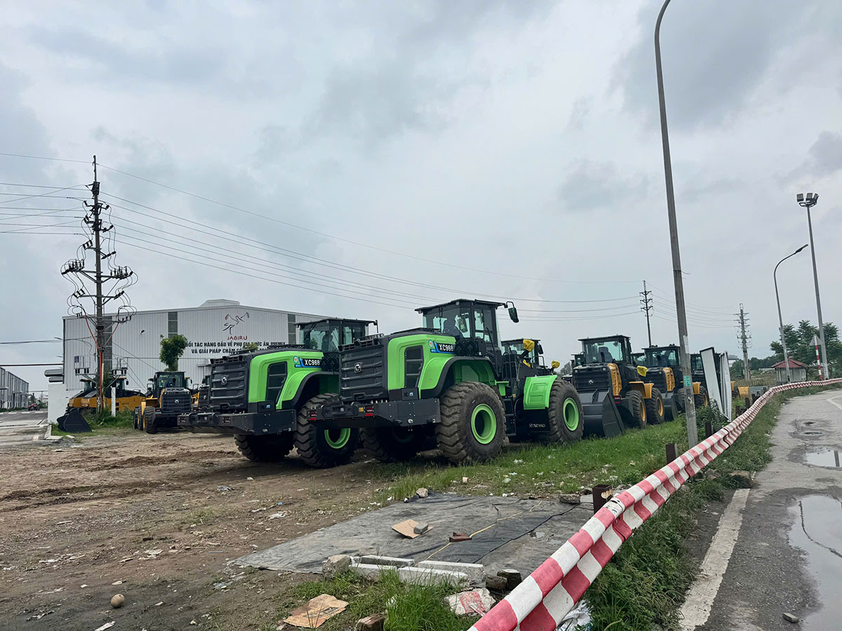 8 tiêu chí phải xem khi mua máy xúc lật