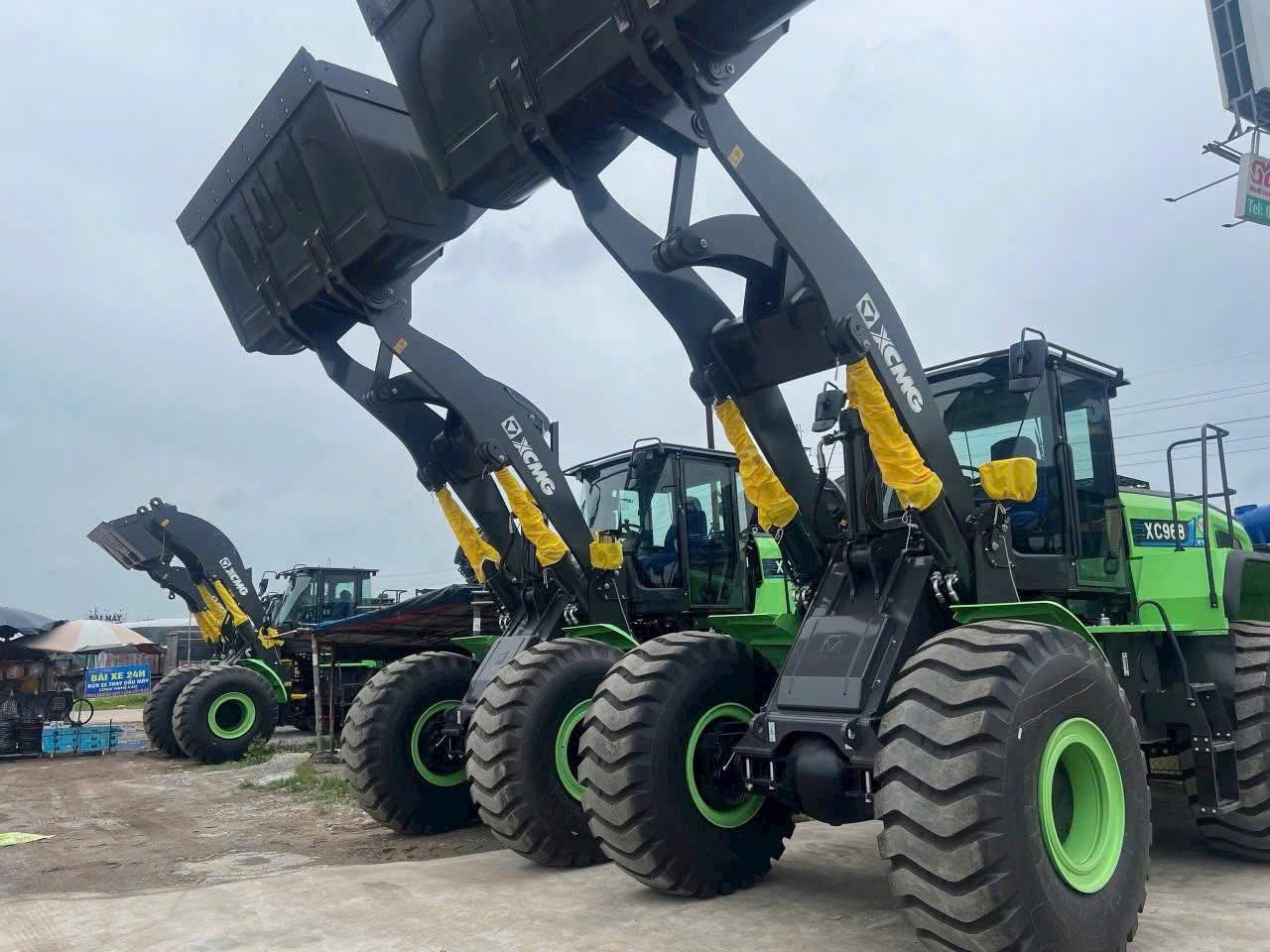 Nên mua máy xúc lật trả thẳng hay trả góp ?